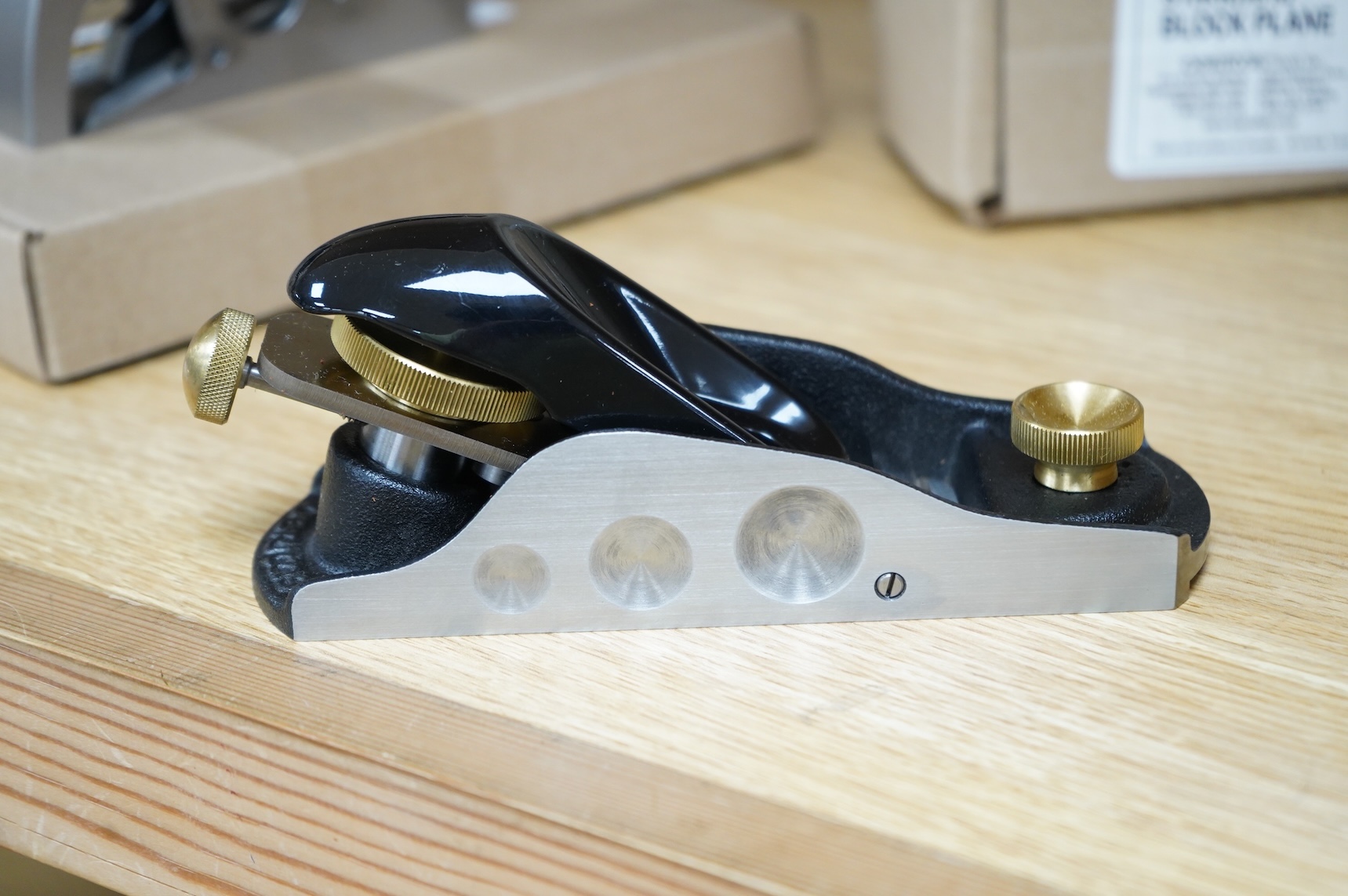 A boxed Veritas standard block plane